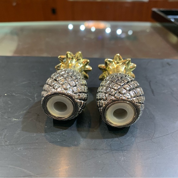 COPY - Heavy metal pineapple salt and pepper shakers - Picture 4 of 4